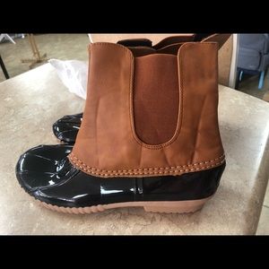 Duck boots